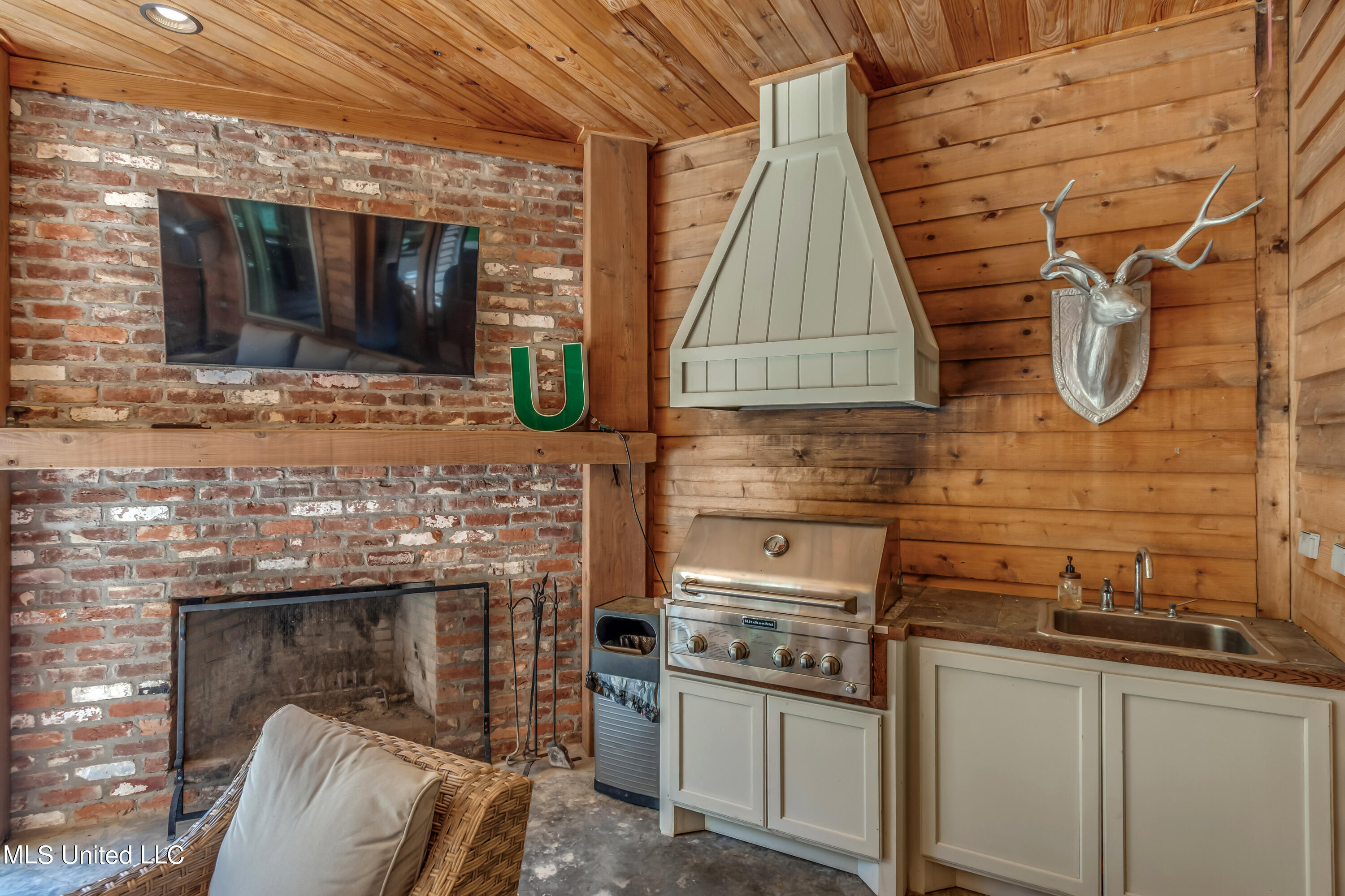 Madison, Mississippi 39110, United States, 5 Bedrooms Bedrooms, ,4 BathroomsBathrooms,Residential,Pending,69639