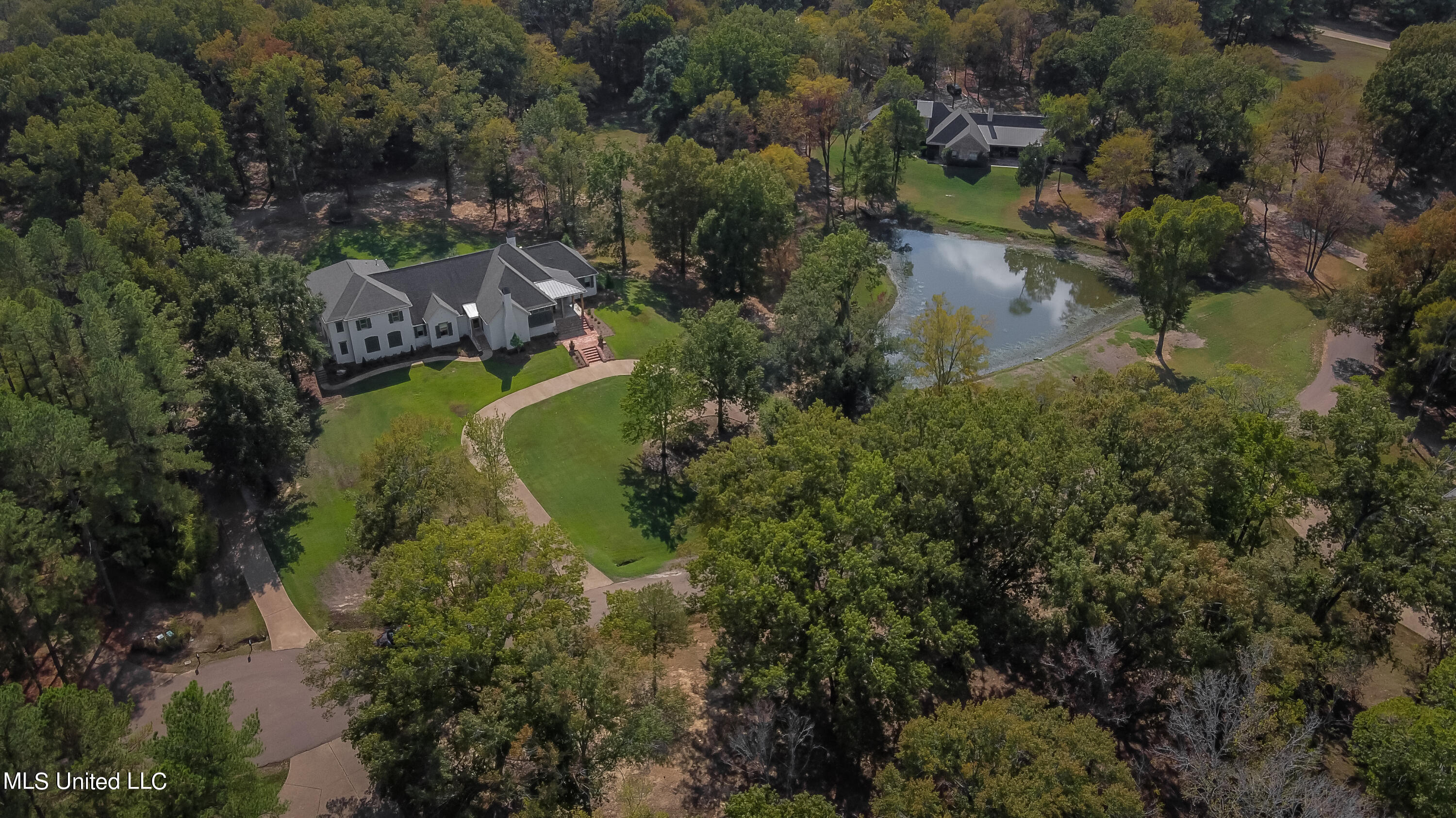 Madison, Mississippi 39110, United States, 5 Bedrooms Bedrooms, ,4 BathroomsBathrooms,Residential,Pending,69639