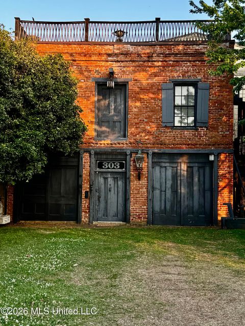 Homes For Sale - 303 N Commerce Street<br/> Adams County, Natchez, MS 39120