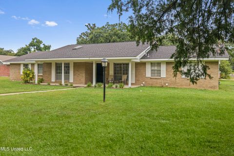Homes For Sale - 10 Wenmar Avenue<br/> Pass Christian, MS 39571