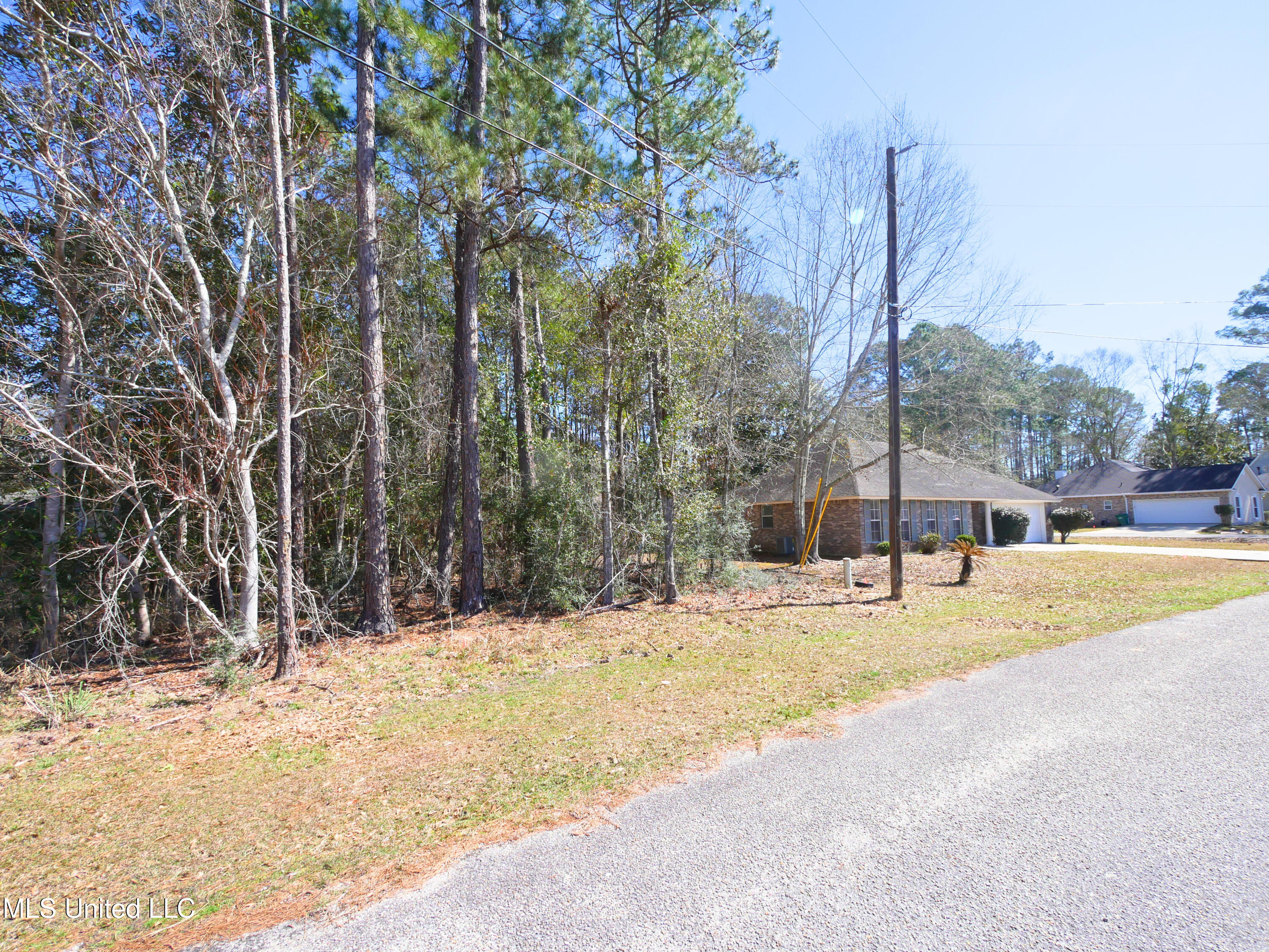 846 Kimo Court, Diamondhead, Mississippi image 5