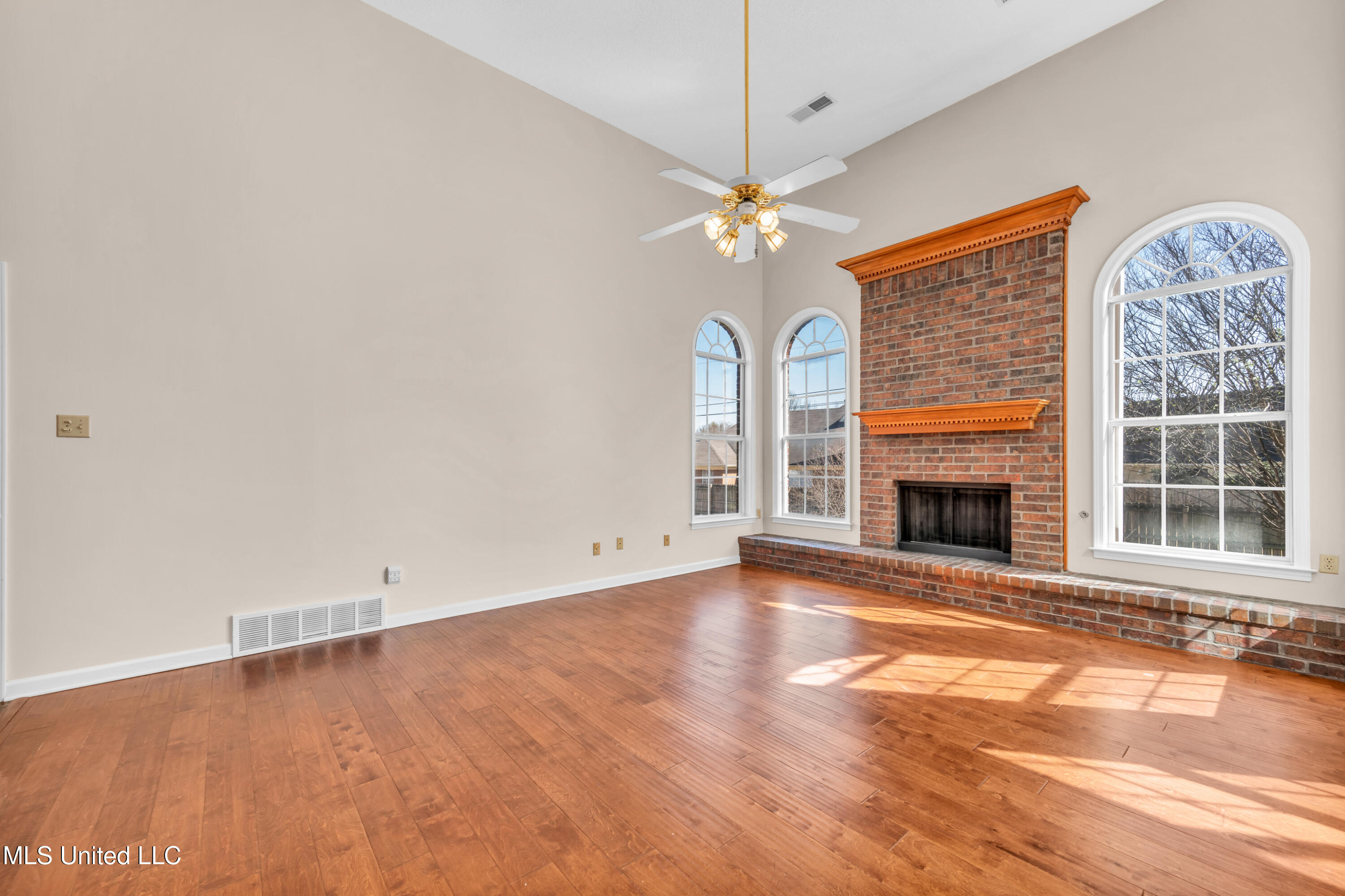 8563 N Sun Vista Drive, Cordova, Tennessee image 9