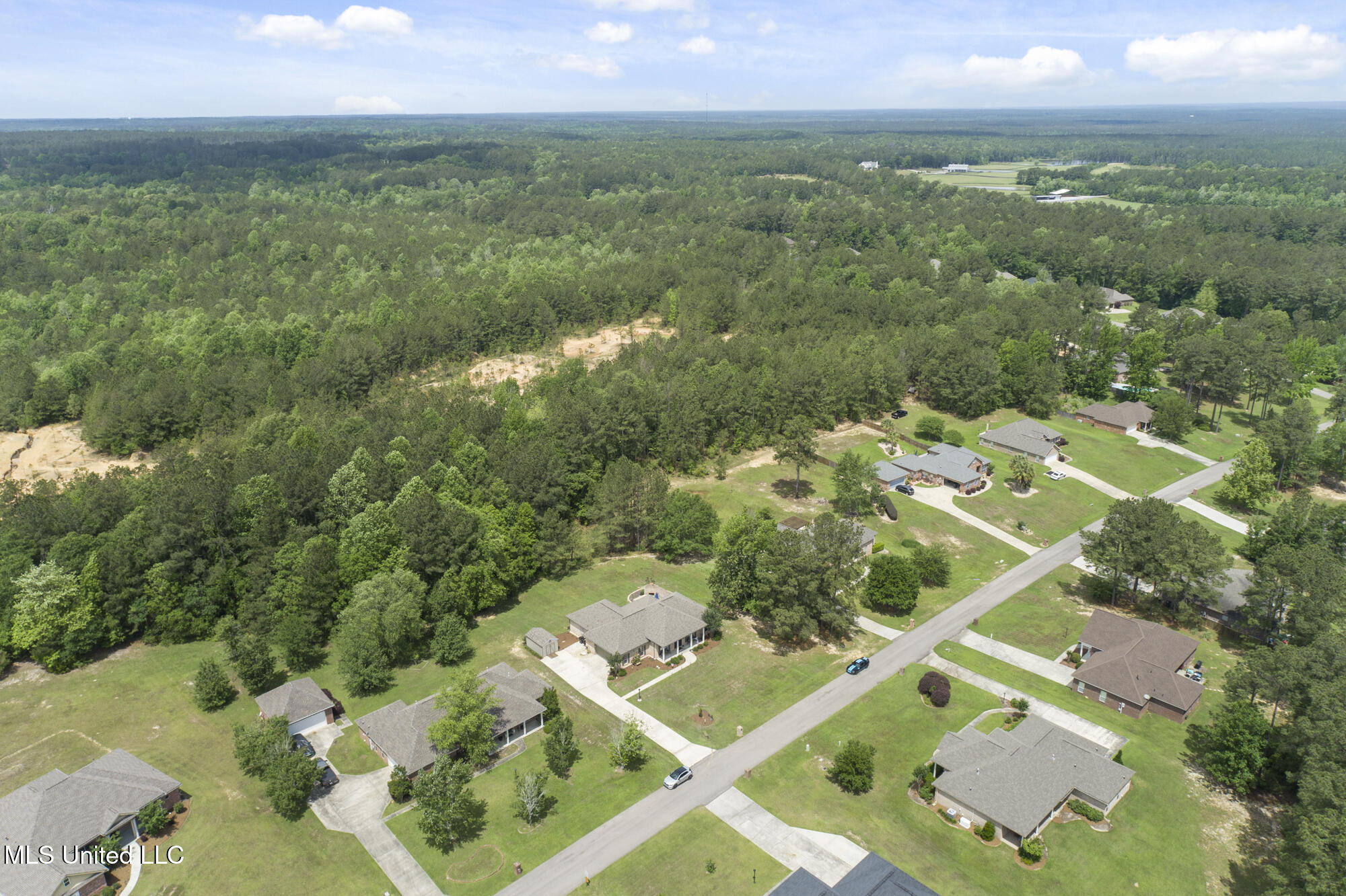 211 Whistlers Way, Hattiesburg, Mississippi image 7