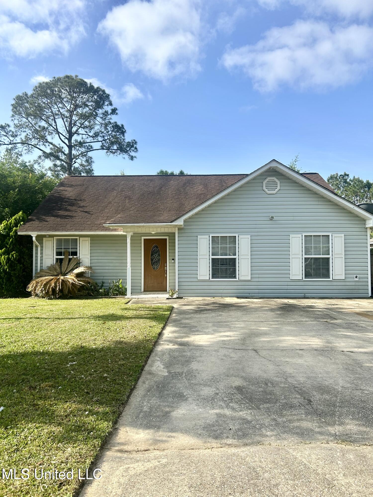 3217 Tuna Road, Gautier, Mississippi image 1
