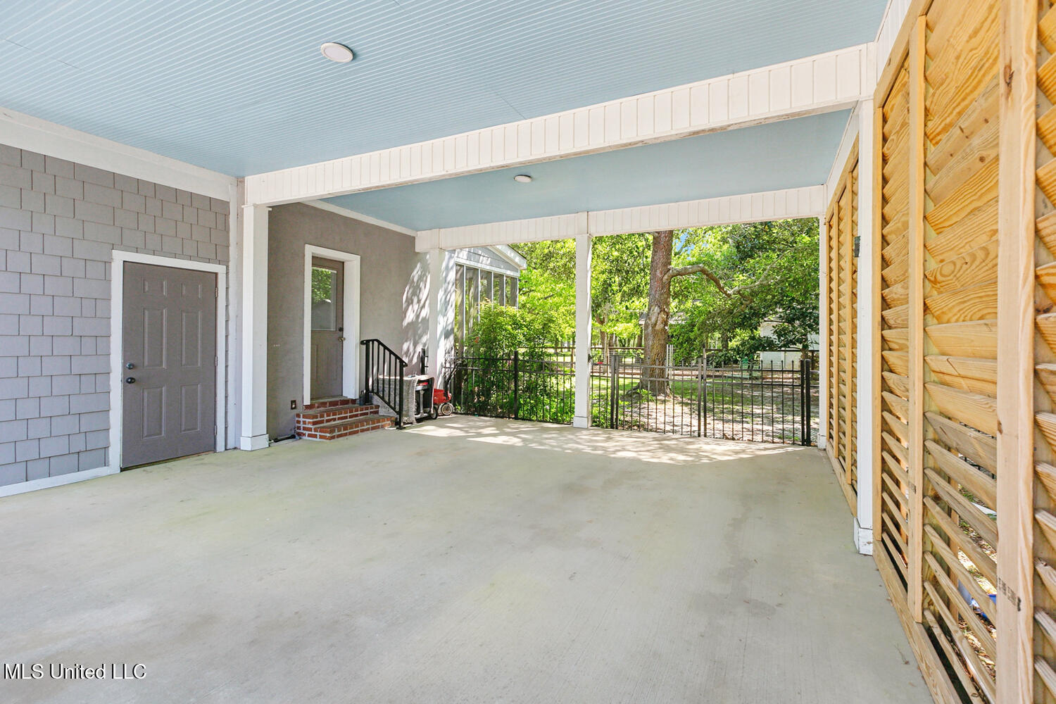210 Bay Oaks Drive, Bay Saint Louis, Mississippi image 3