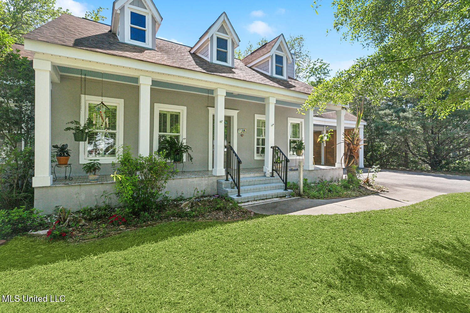 210 Bay Oaks Drive, Bay Saint Louis, Mississippi image 2