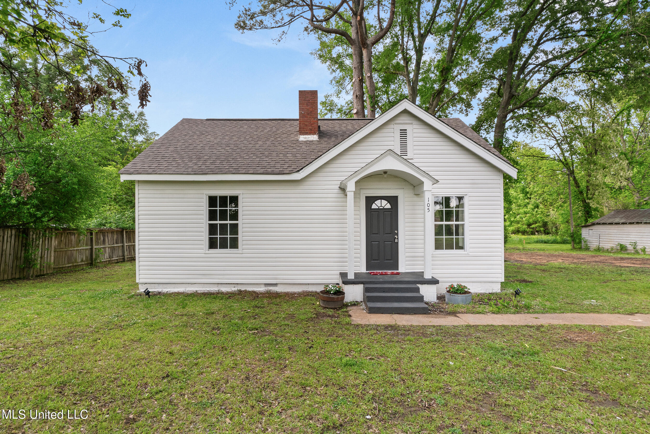 105 Tubbs Road, Batesville, Mississippi image 1
