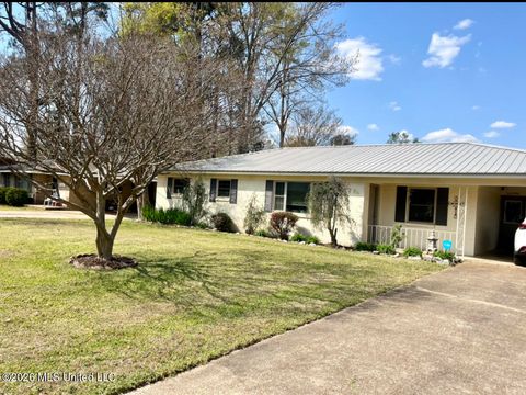 Homes For Sale - 213 Georgia Street<br/> Panola County, Batesville, MS 38606