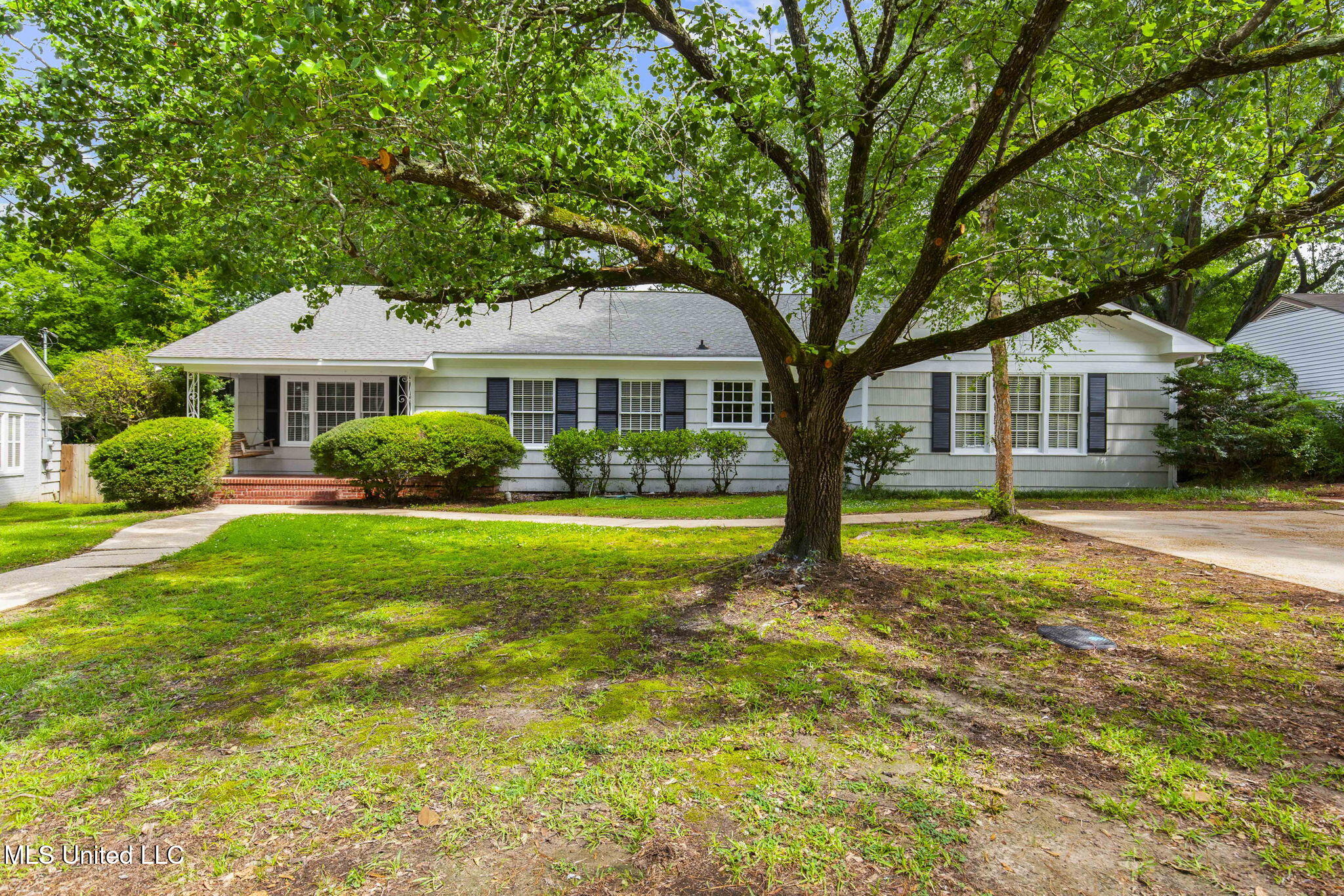 3821 Montrose Circle, Jackson, Mississippi image 1