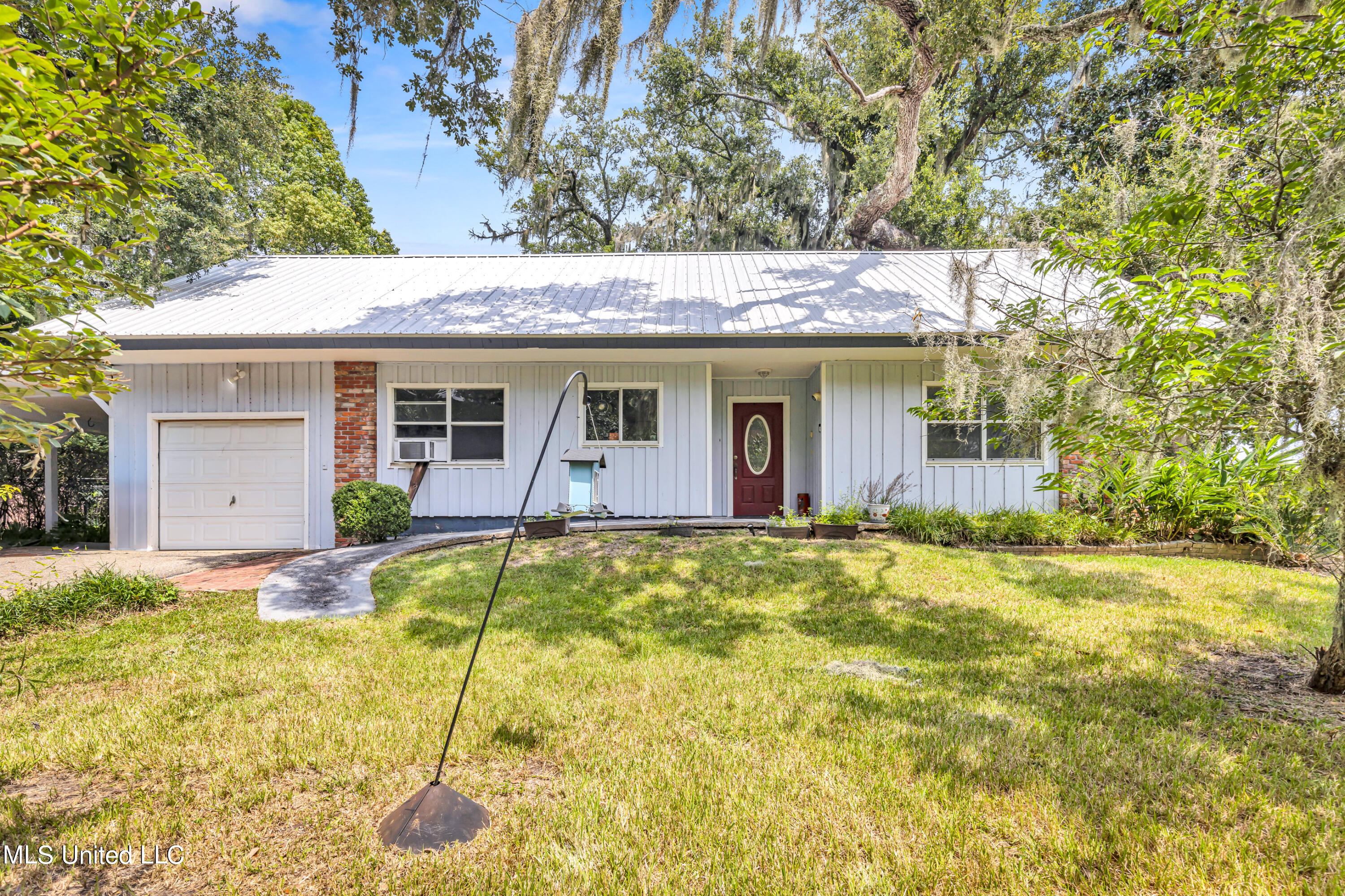 406 Schmidt Drive, Ocean Springs, Mississippi image 2