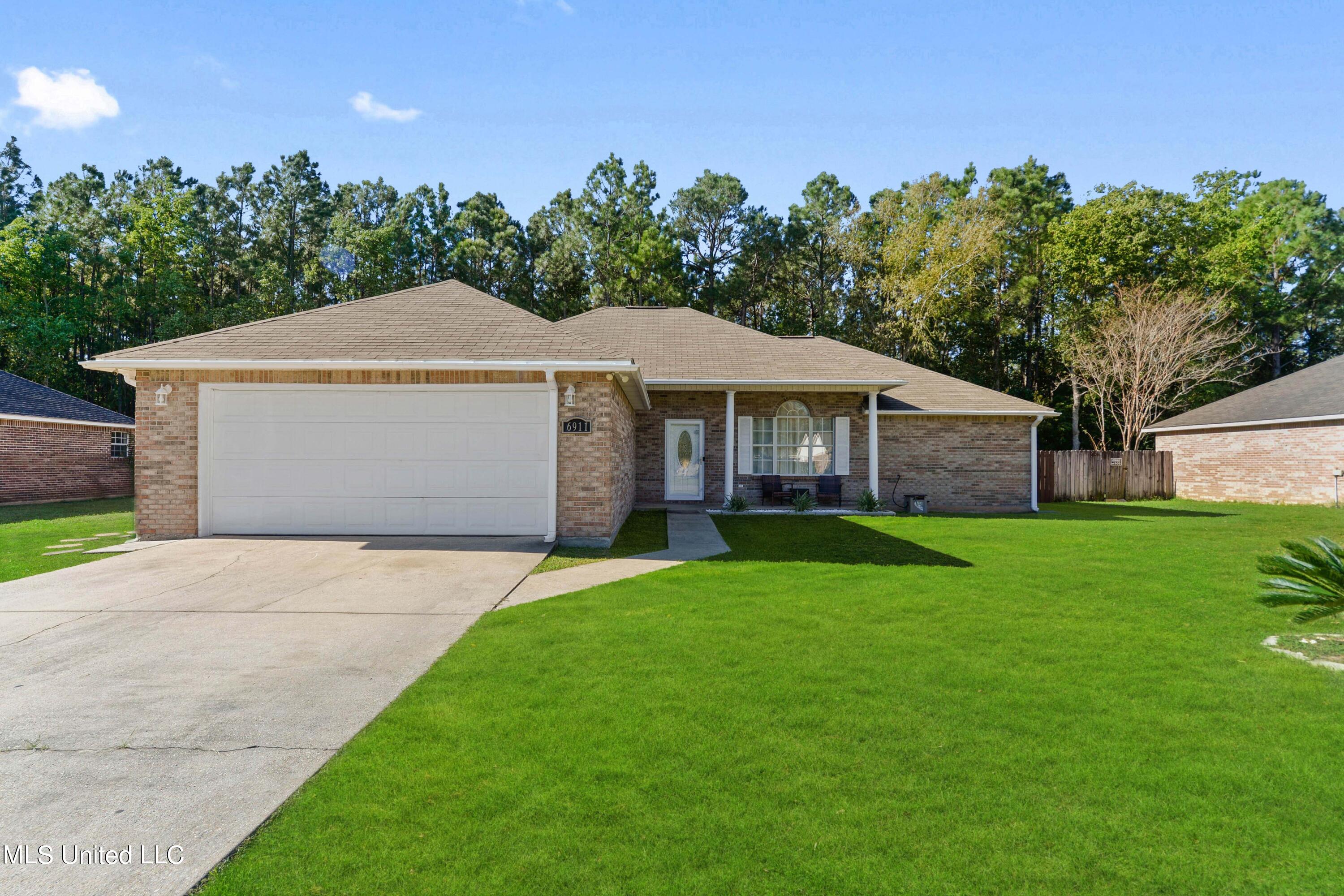 6911 Pinehurst Drive, Ocean Springs, Mississippi image 1