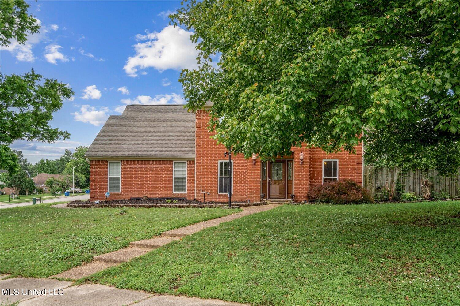 9015 Champlain Drive, Olive Branch, Mississippi image 2