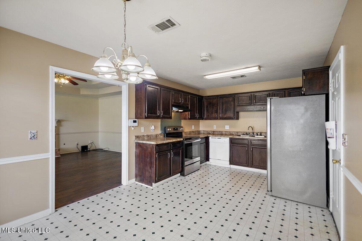 4422 Blake Circle, Byram, Mississippi image 4