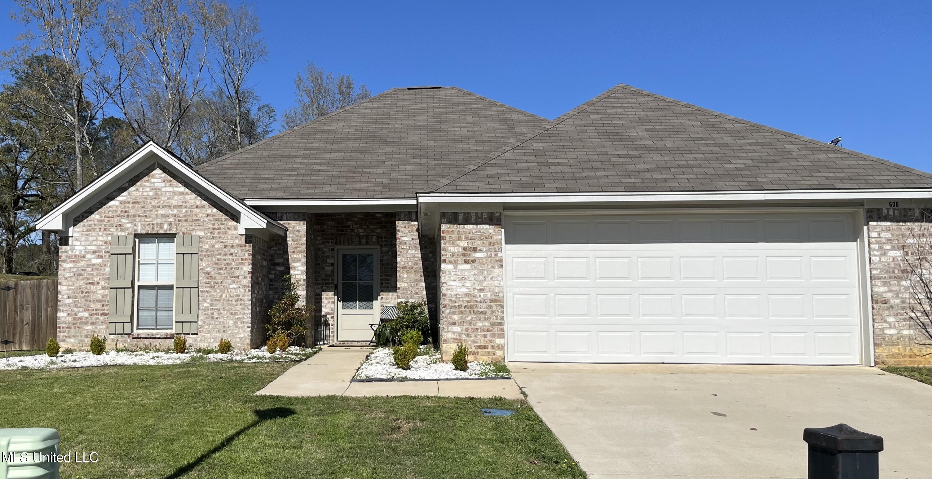 606 Silver Cove, Pearl, Mississippi image 1