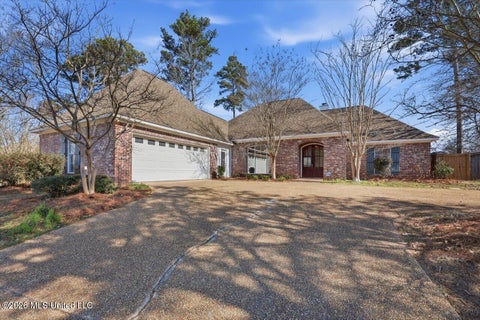 Homes For Sale - 102 Fox Hollow Bend<br/> Brandon, MS 39047