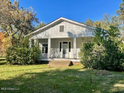 Homes For Sale - 160 Cherry Street<br/> Lincoln County, Brookhaven, MS 39601