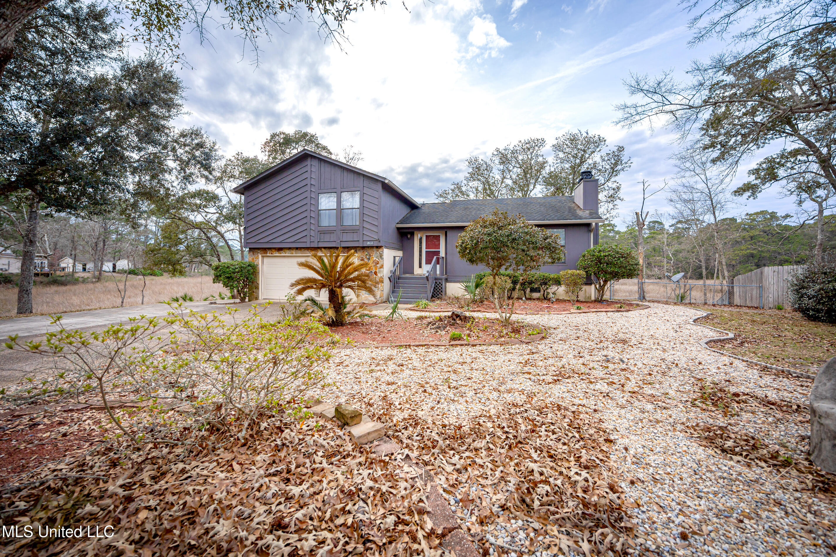 2037 Old Oaks Drive, Gautier, Mississippi image 1