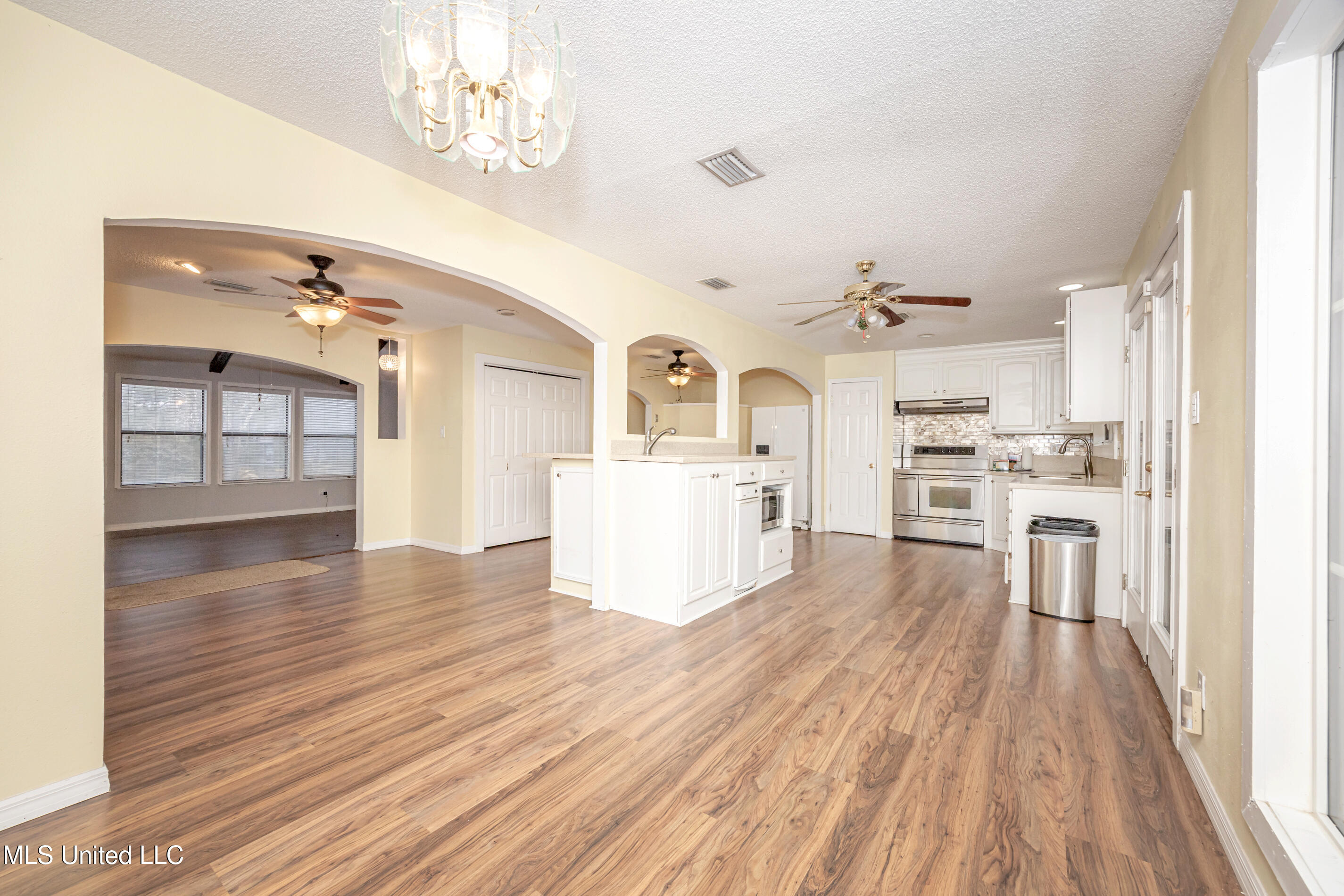 2037 Old Oaks Drive, Gautier, Mississippi image 20