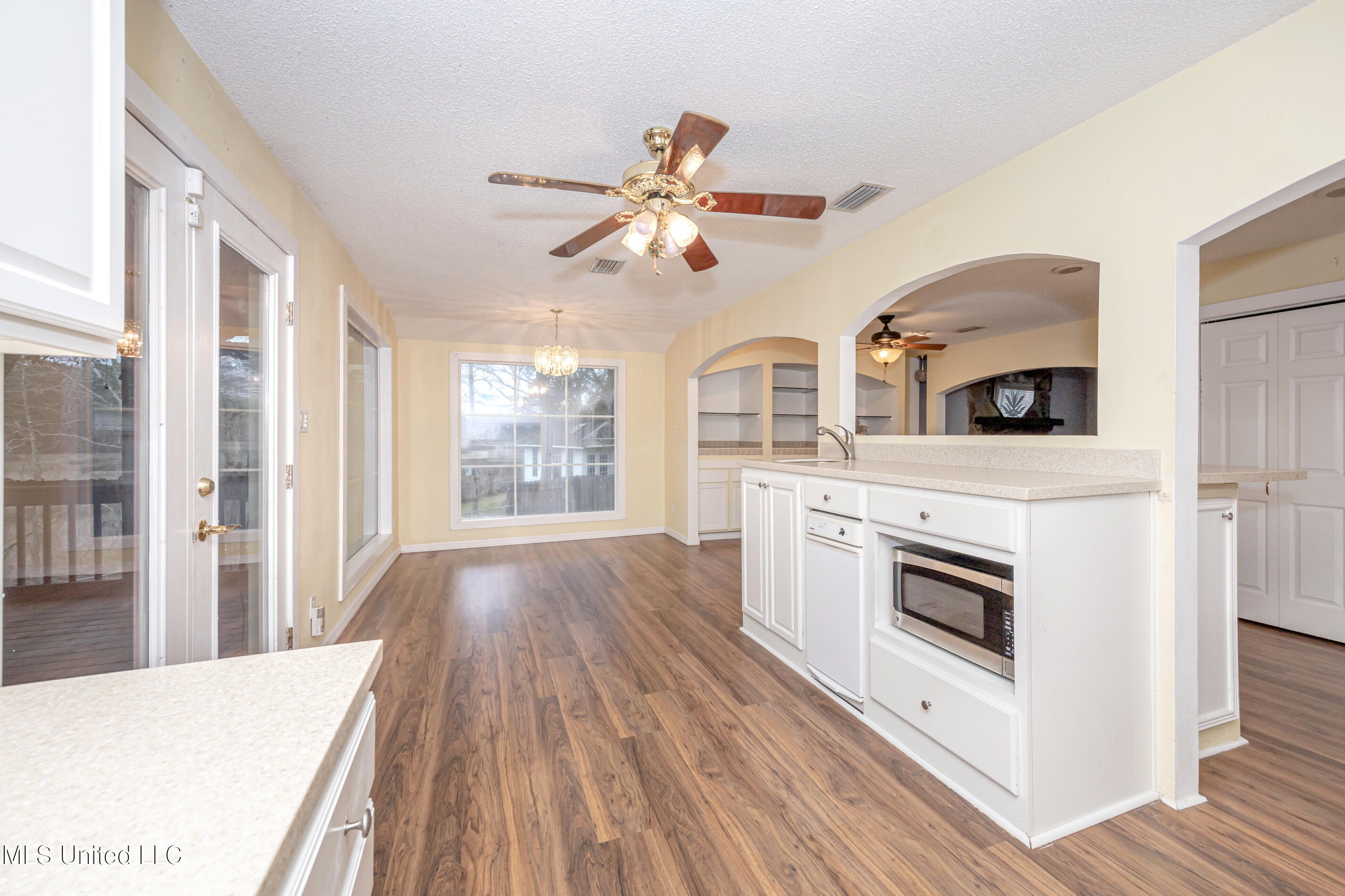 2037 Old Oaks Drive, Gautier, Mississippi image 28