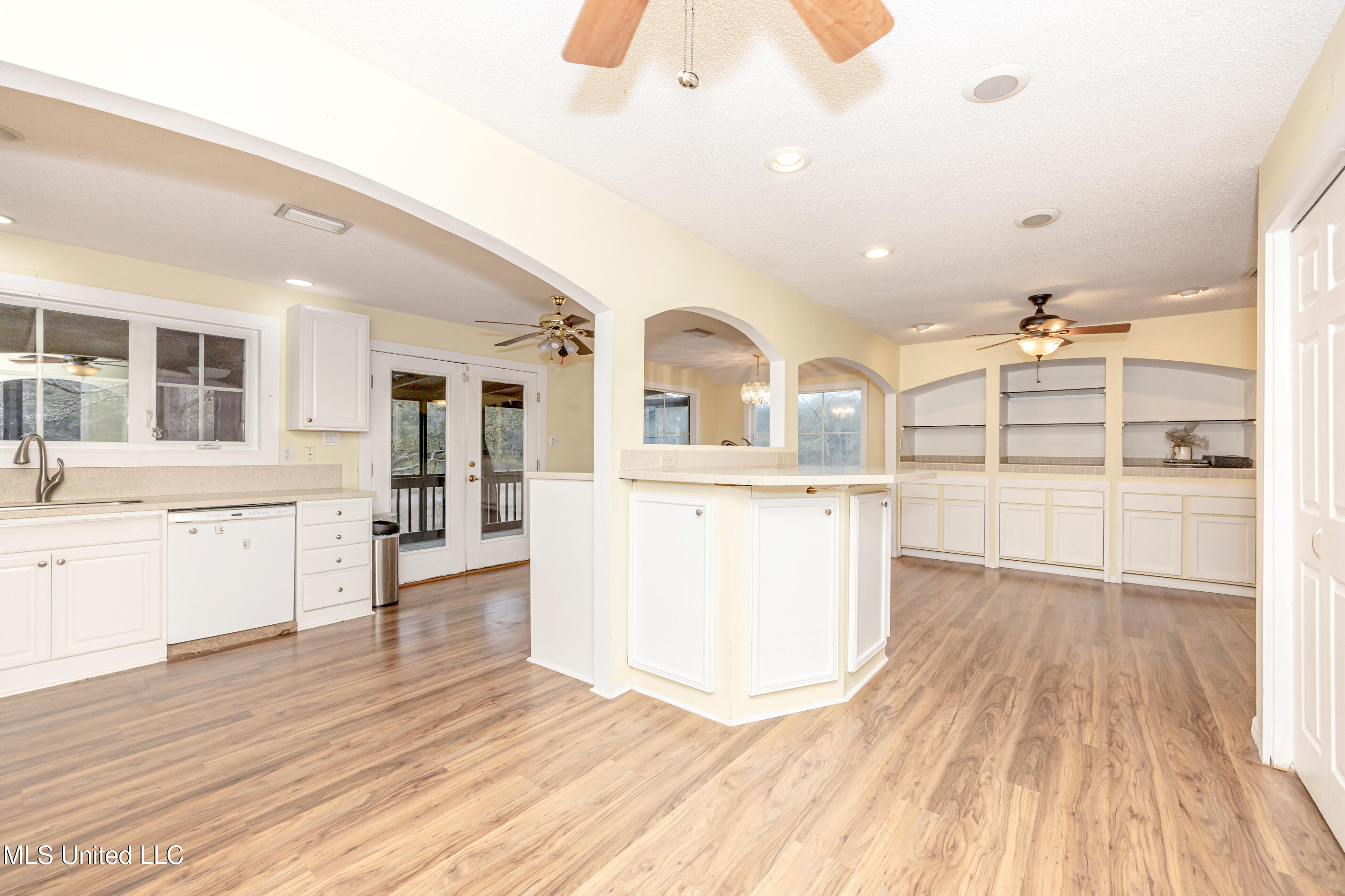 2037 Old Oaks Drive, Gautier, Mississippi image 30