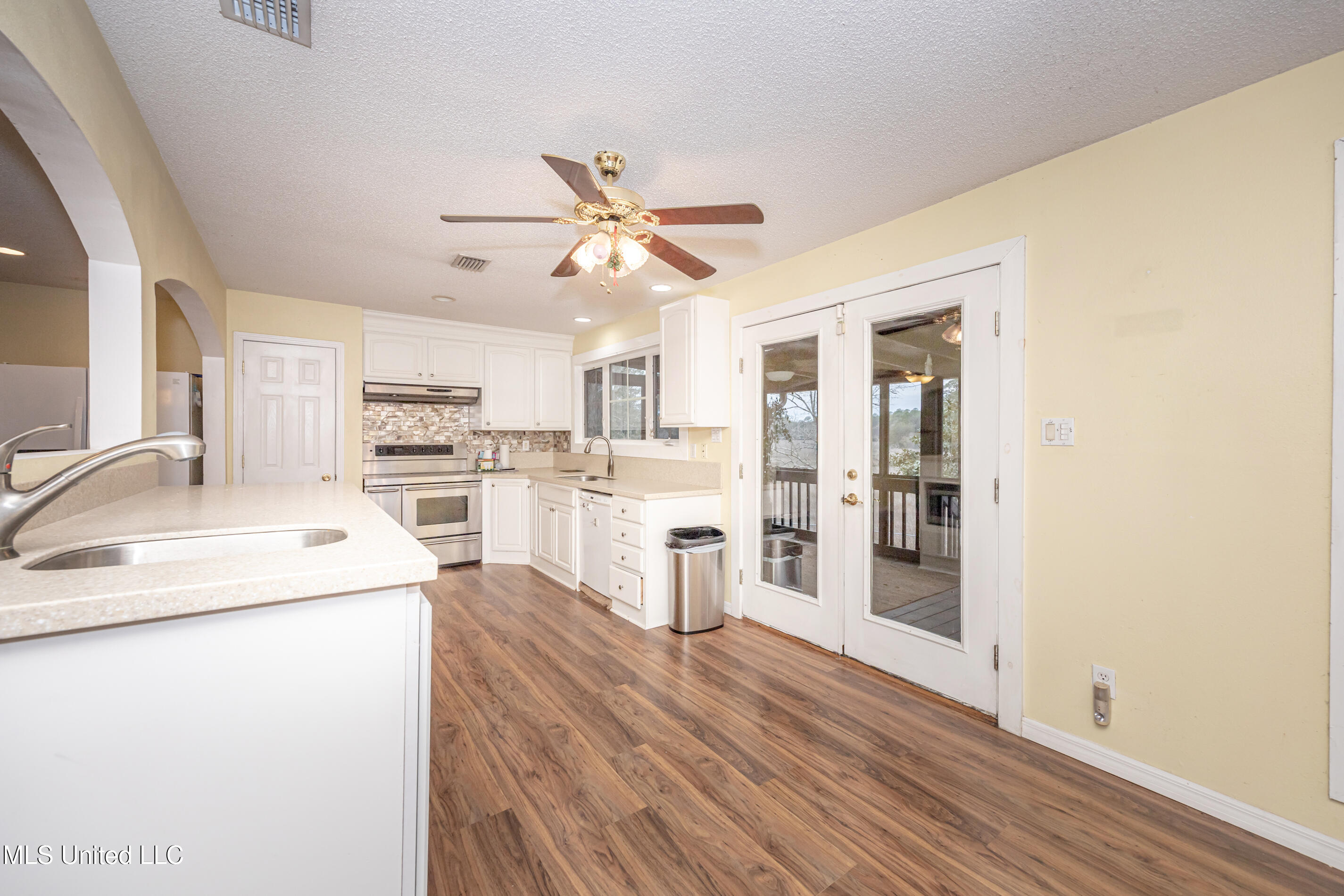 2037 Old Oaks Drive, Gautier, Mississippi image 27