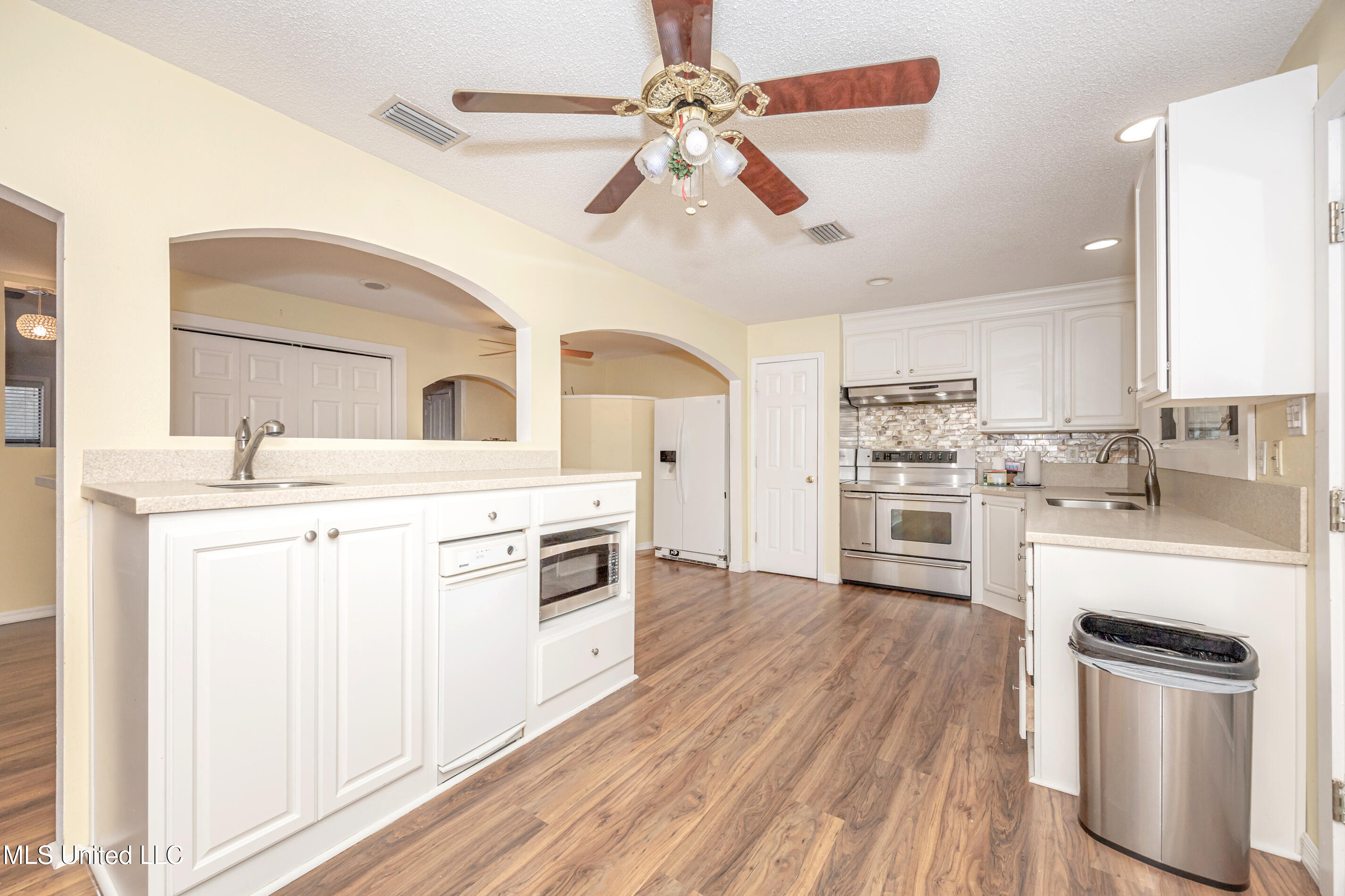 2037 Old Oaks Drive, Gautier, Mississippi image 22