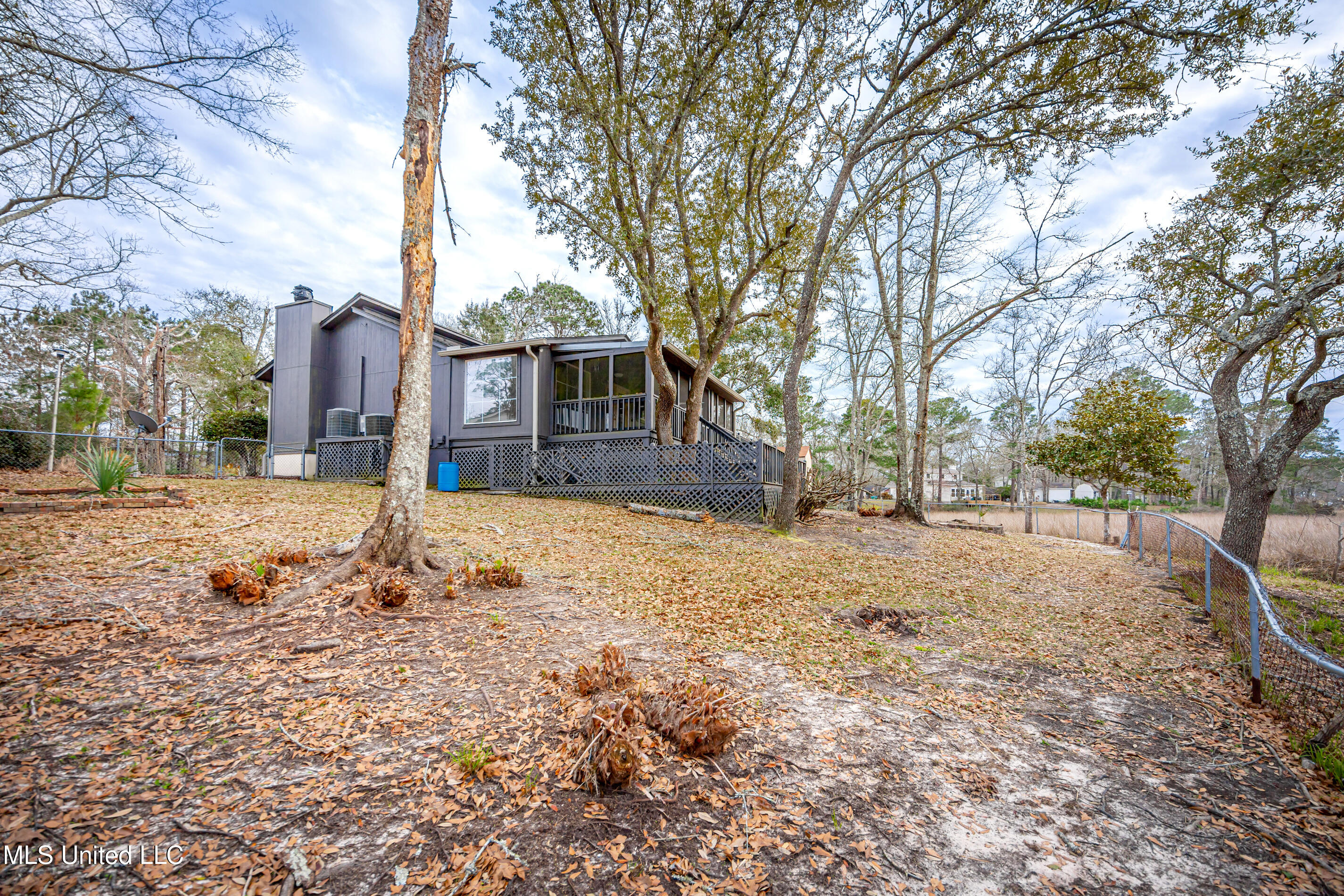 2037 Old Oaks Drive, Gautier, Mississippi image 5