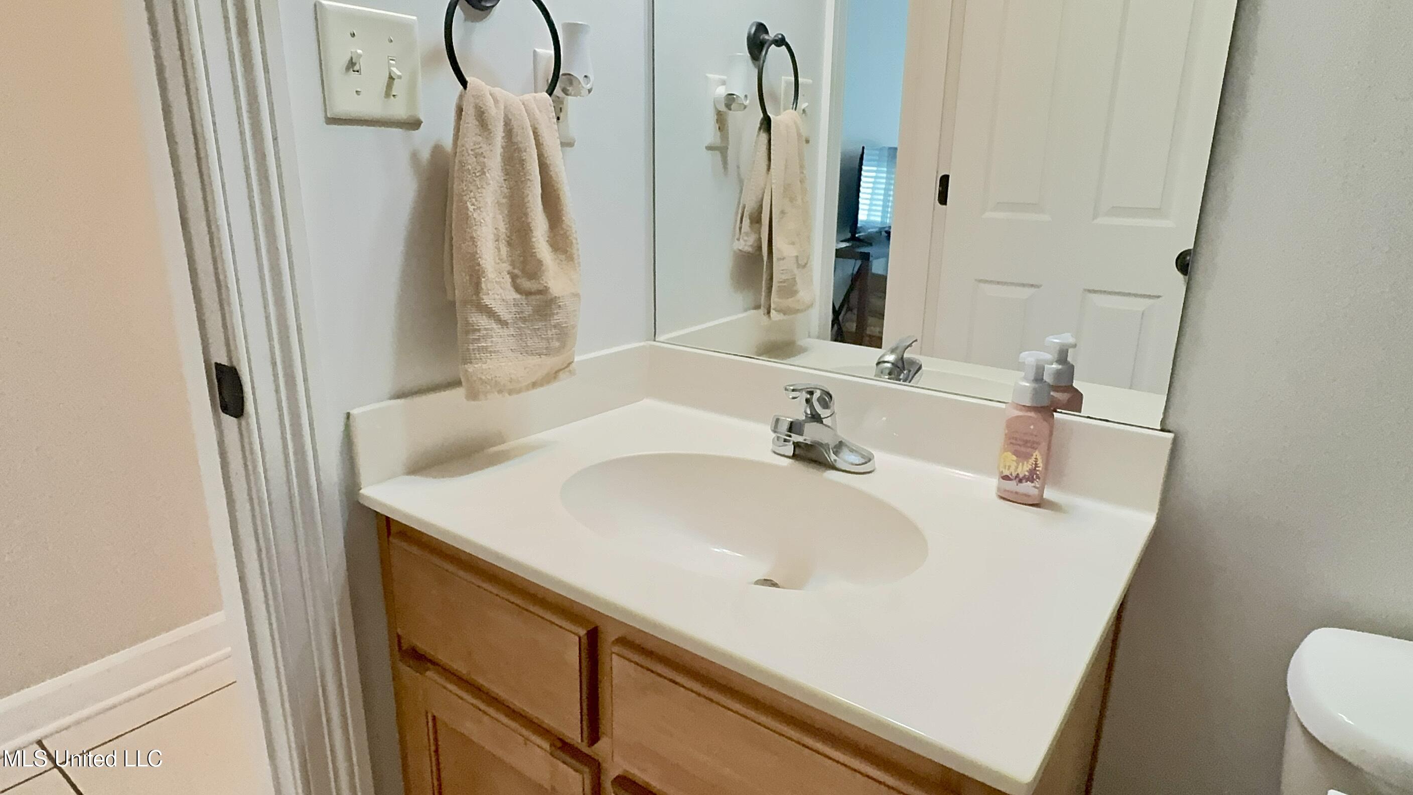 3629 S New Pointe Drive, Southaven, Mississippi image 43