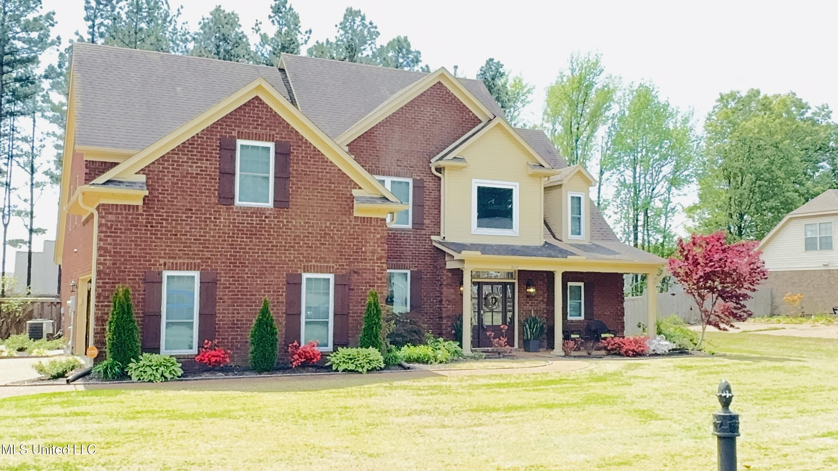 3629 S New Pointe Drive, Southaven, Mississippi image 2