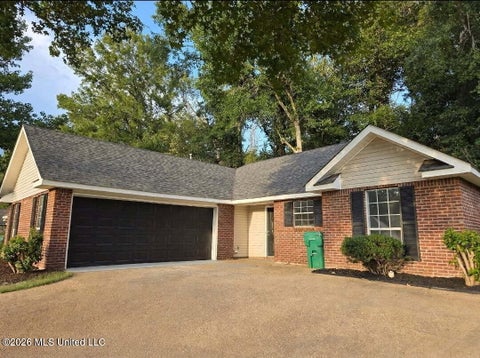 Homes For Sale - 326 Willow Bay Drive<br/> Byram, MS 39272