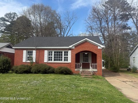 Homes For Sale - 354 Walthall Street<br/> Grenada, MS 38901