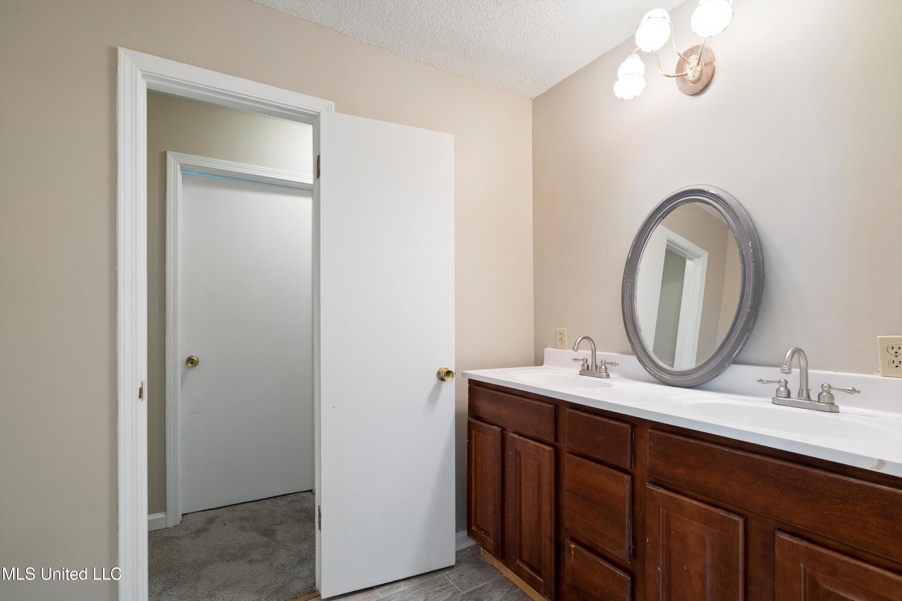 3590 Shady Oaks Drive, Olive Branch, Mississippi image 23