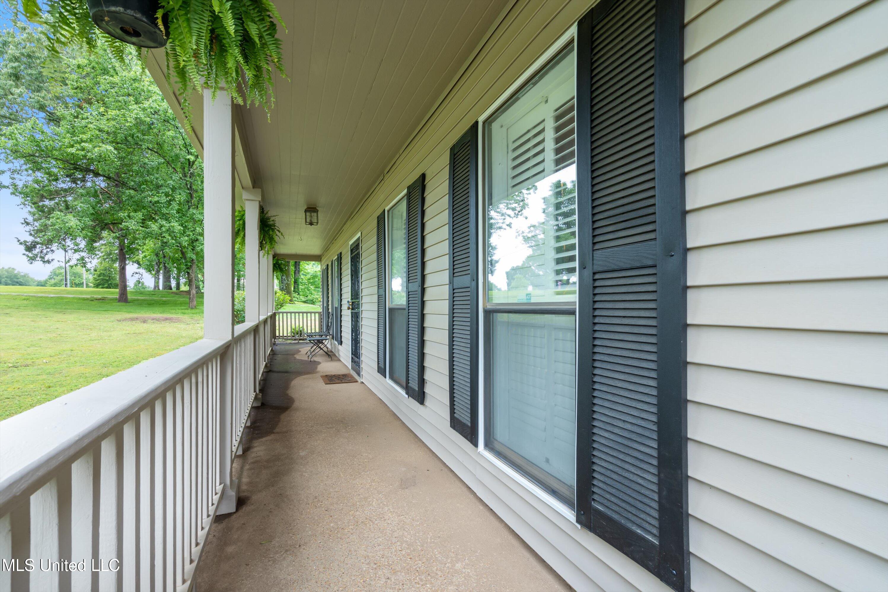 3590 Shady Oaks Drive, Olive Branch, Mississippi image 2