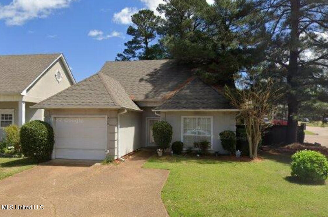200 N Shadow Lake Drive, Clinton, Mississippi image 1