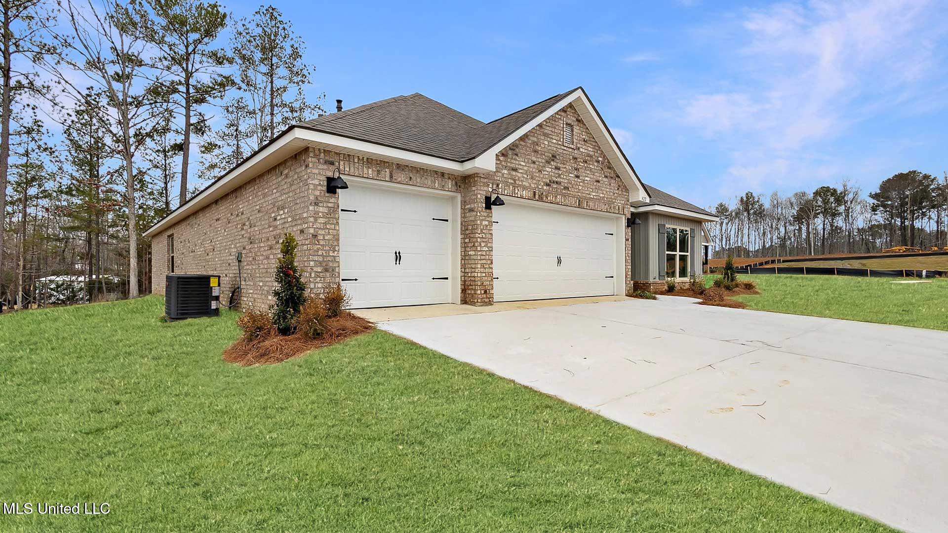 724 Honeysuckle Loop, Canton, Mississippi image 2