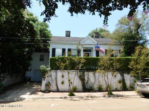 Homes For Sale - 406 Orleans Street<br/> Natchez, MS 39120