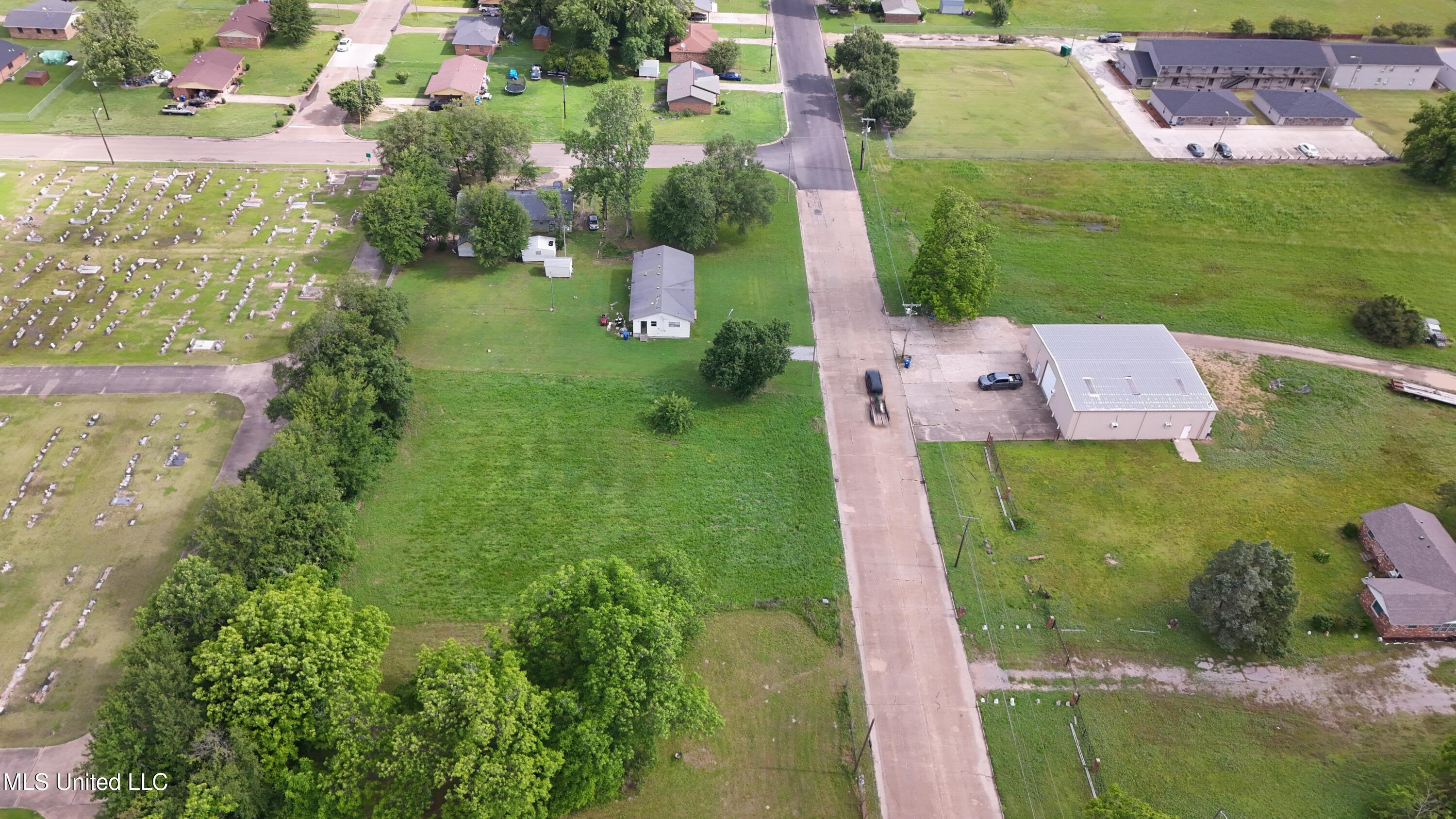 S Chrisman Avenue, Cleveland, Mississippi image 2