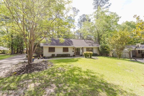 Homes For Sale - 5247 Suffolk Circle<br/> Hinds County, Jackson, MS 39211
