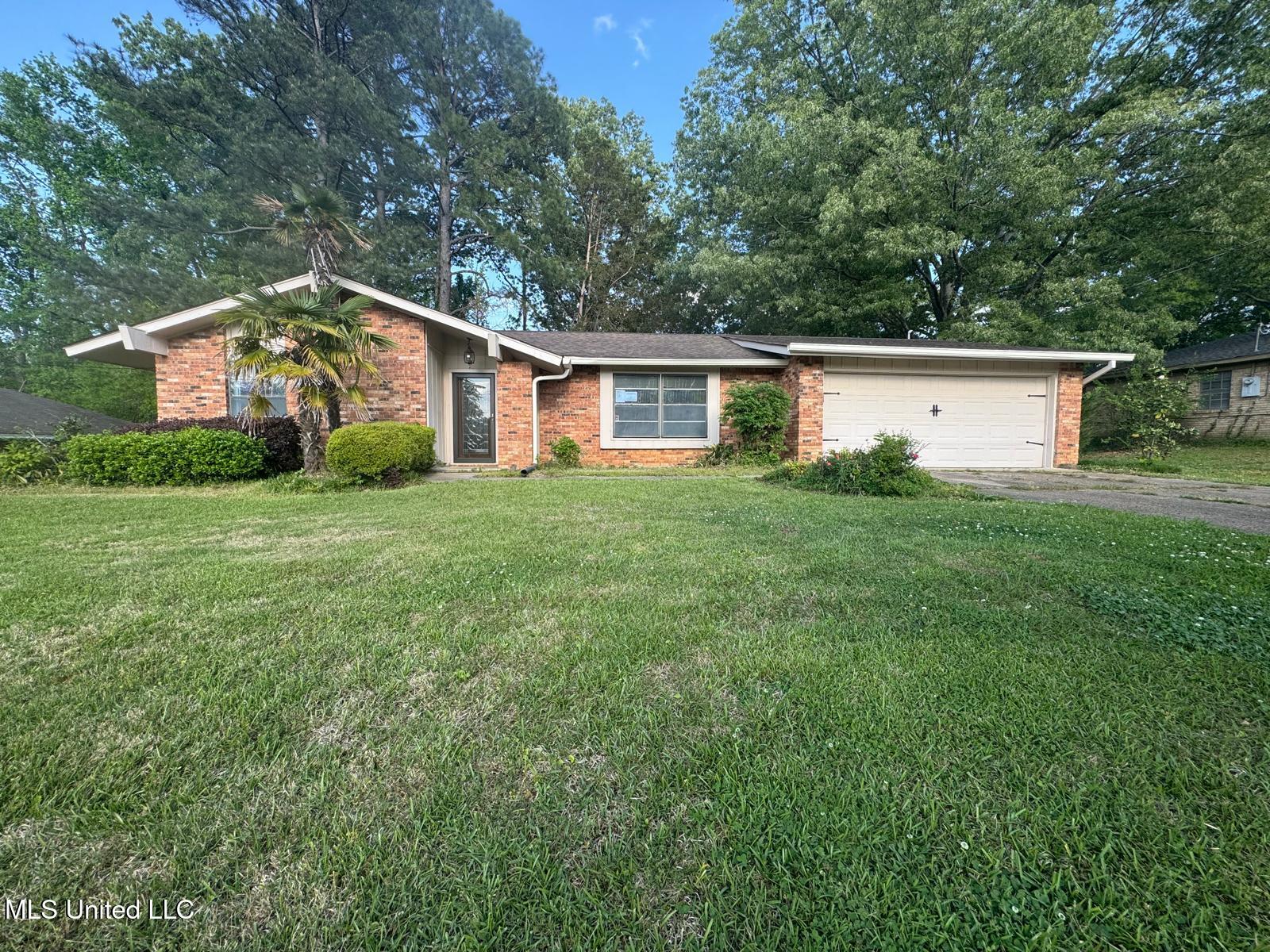 210 Swan Lake Drive, Jackson, Mississippi image 1