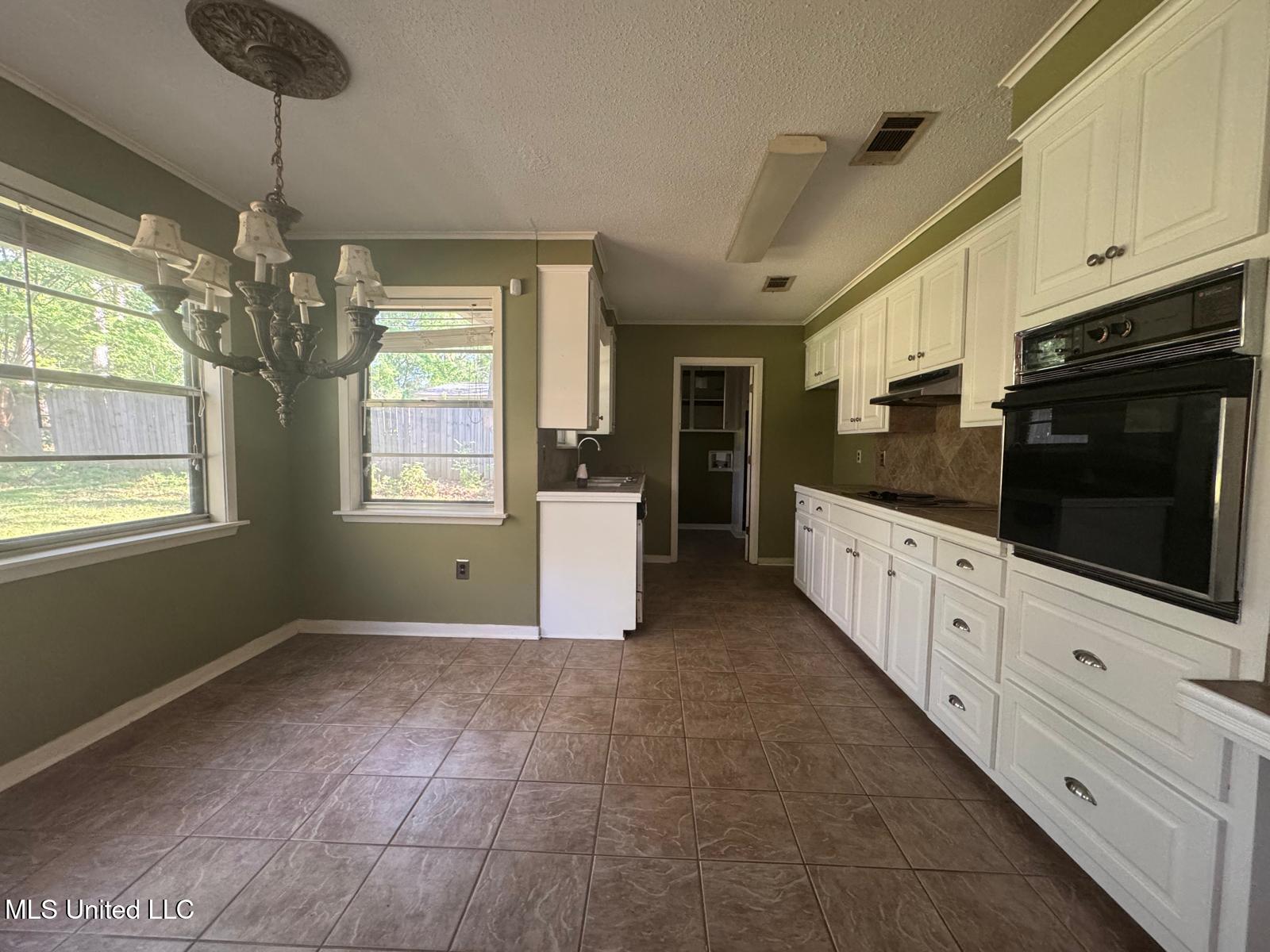 210 Swan Lake Drive, Jackson, Mississippi image 3