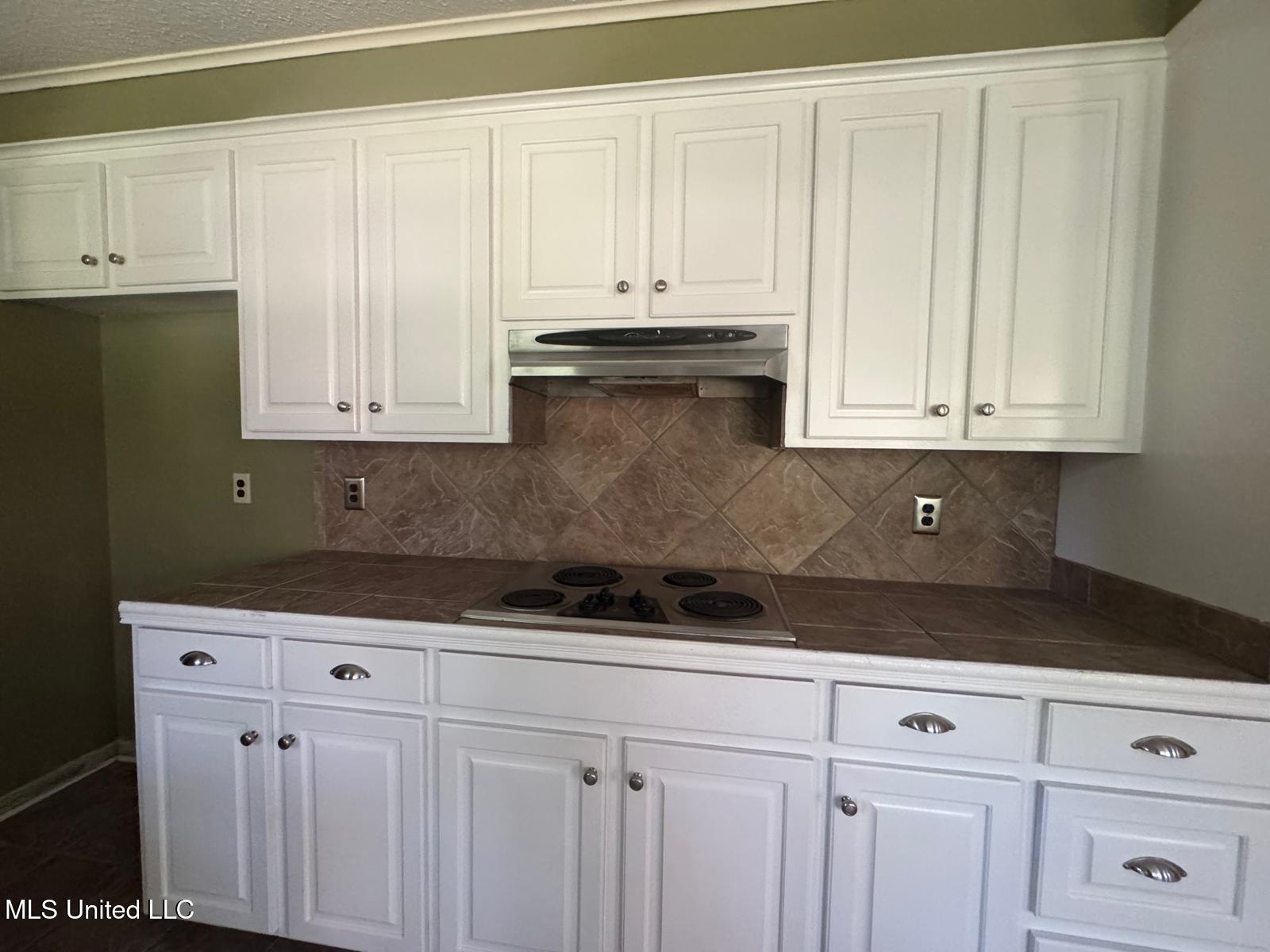 210 Swan Lake Drive, Jackson, Mississippi image 4