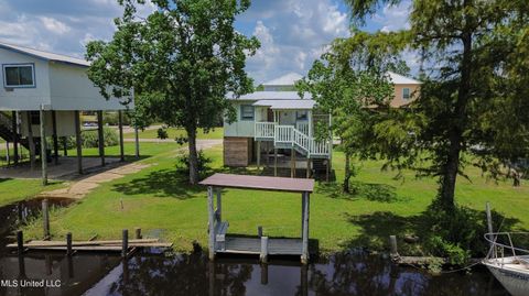 Single Family Residence in Bay Saint Louis MS 4021 Sailfish Street 14.jpg