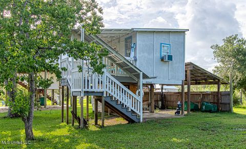 Single Family Residence in Bay Saint Louis MS 4021 Sailfish Street 15.jpg