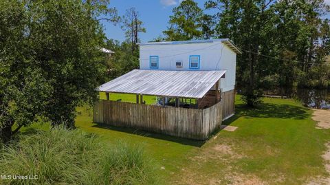 Single Family Residence in Bay Saint Louis MS 4021 Sailfish Street 23.jpg