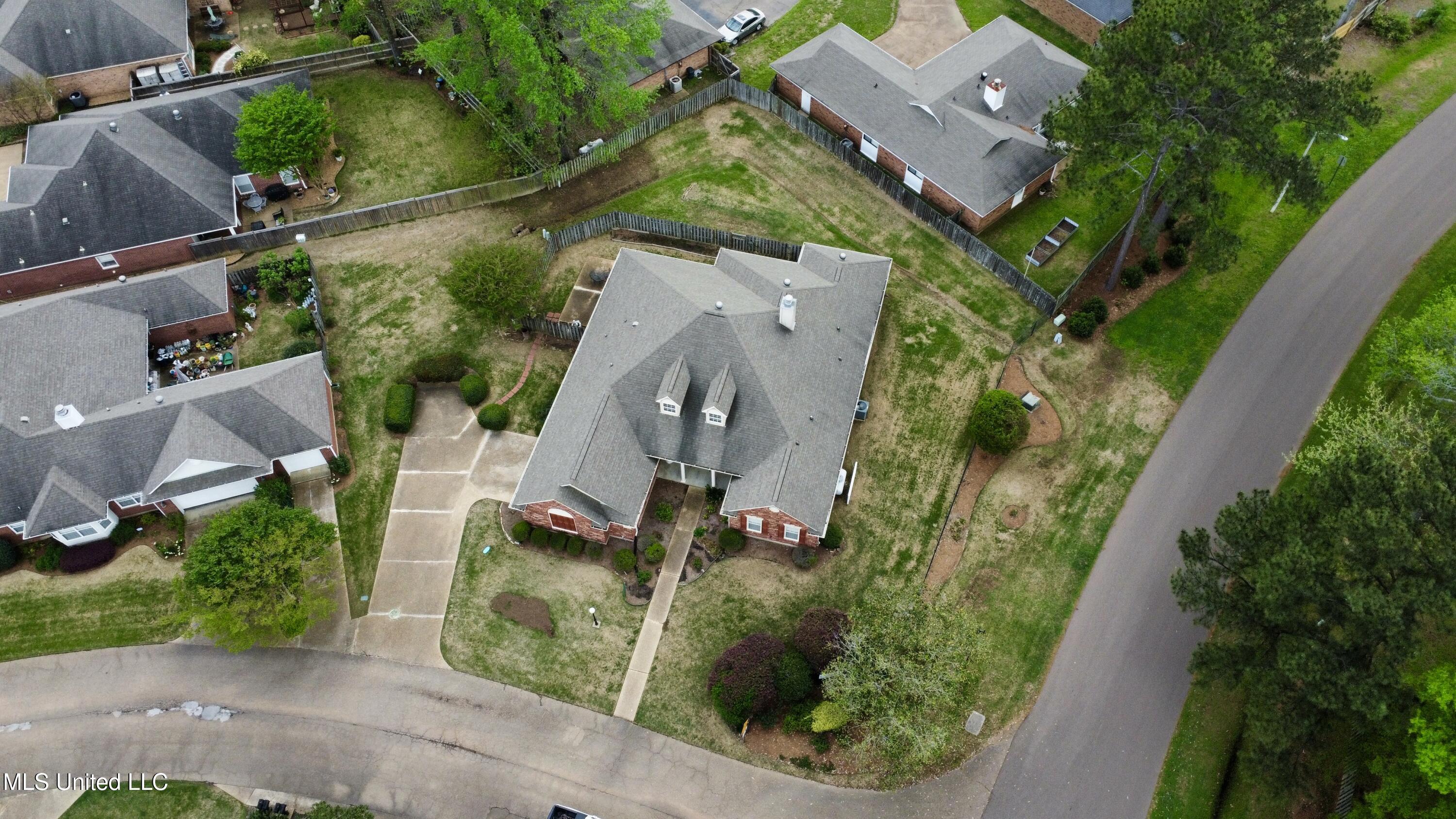101 Brookside Circle, Clinton, Mississippi image 2