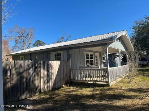Homes For Sale - 6560 Lakeshore Road<br/> Hancock County, Bay Saint Louis, MS 39520
