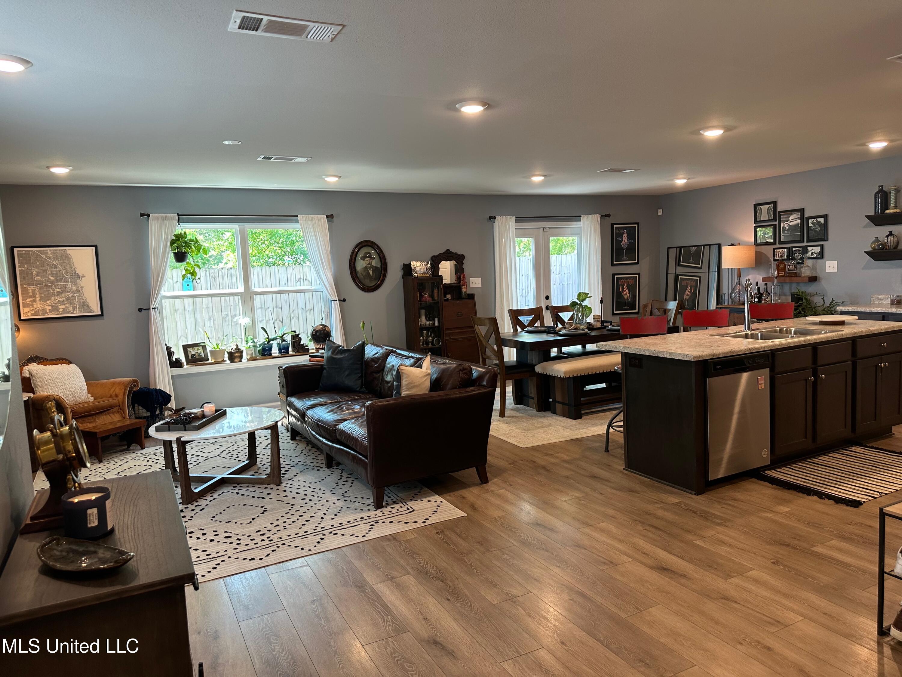2409 Esplanade Street, Ocean Springs, Mississippi image 3