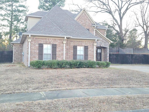 Homes For Sale - 3327 Chateau Pointe Boulevard<br/> Southaven, MS 38672