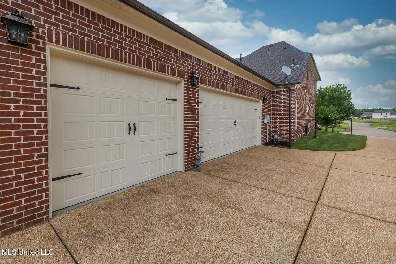 4833 E Delbridge Court, Olive Branch, Mississippi image 37