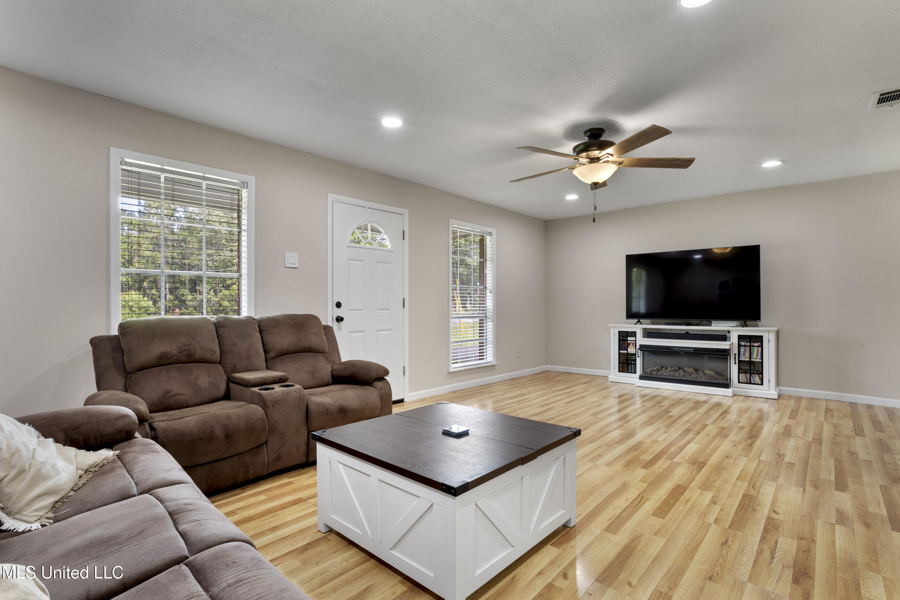 9101 Tammy Lane, Moss Point, Mississippi image 3